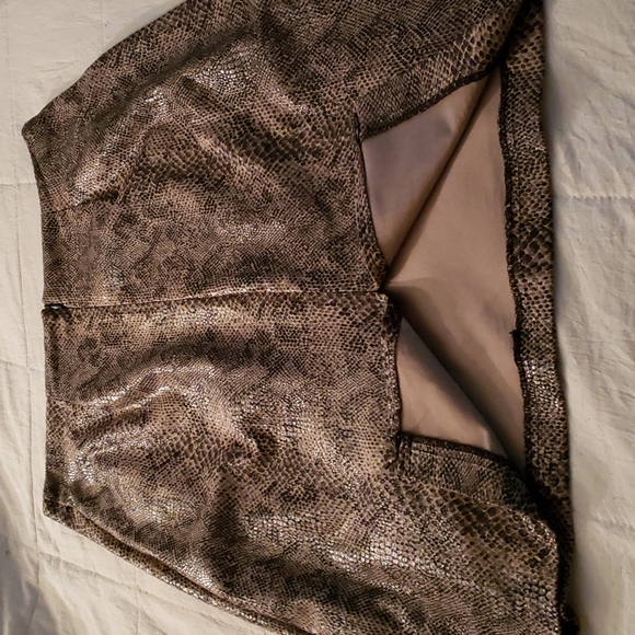 Snakeskin print skirt size 12 - Picture 3 of 4